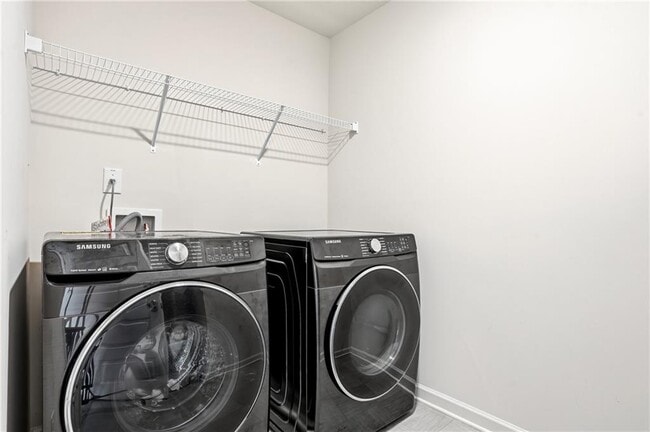 Building Photo - 341 Emporia Loop