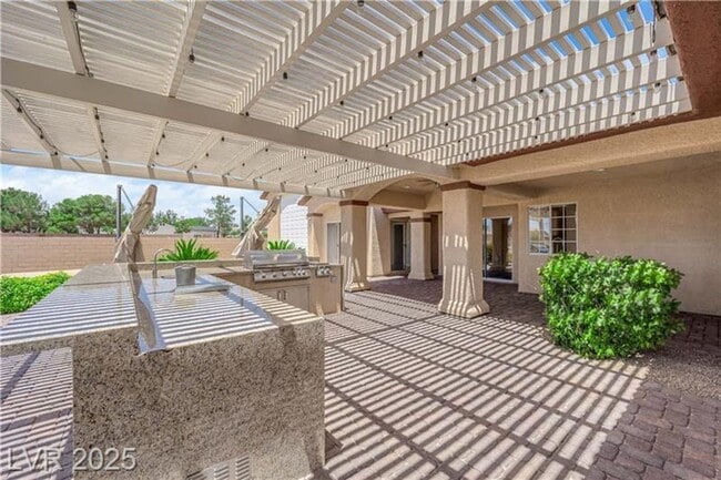 Building Photo - 1.2 Acres with Indoor & Outdoor RV Parking!!!!