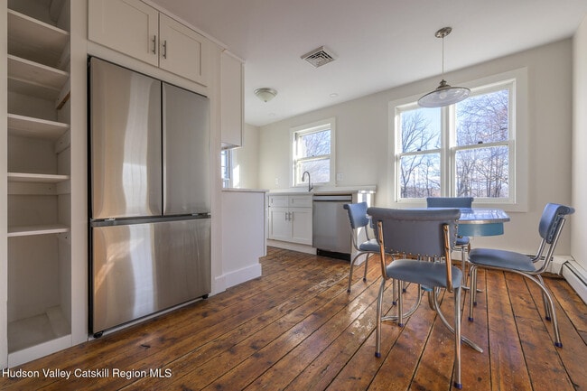 Building Photo - 1 William St