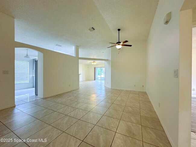 Building Photo - 2406 Deercroft Dr
