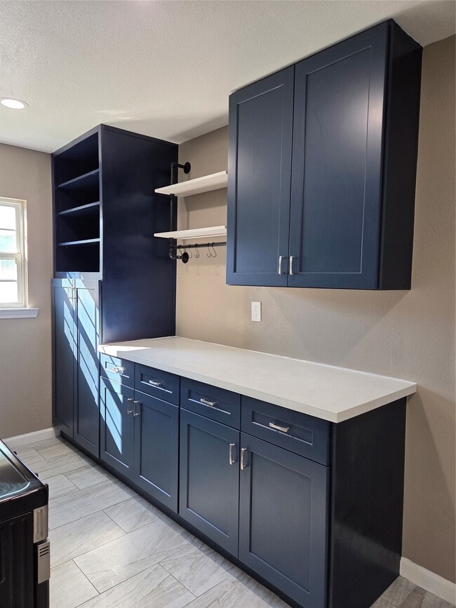 Building Photo - 619 13th St