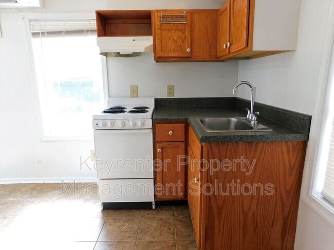 Building Photo - 404 Cherry Ave
