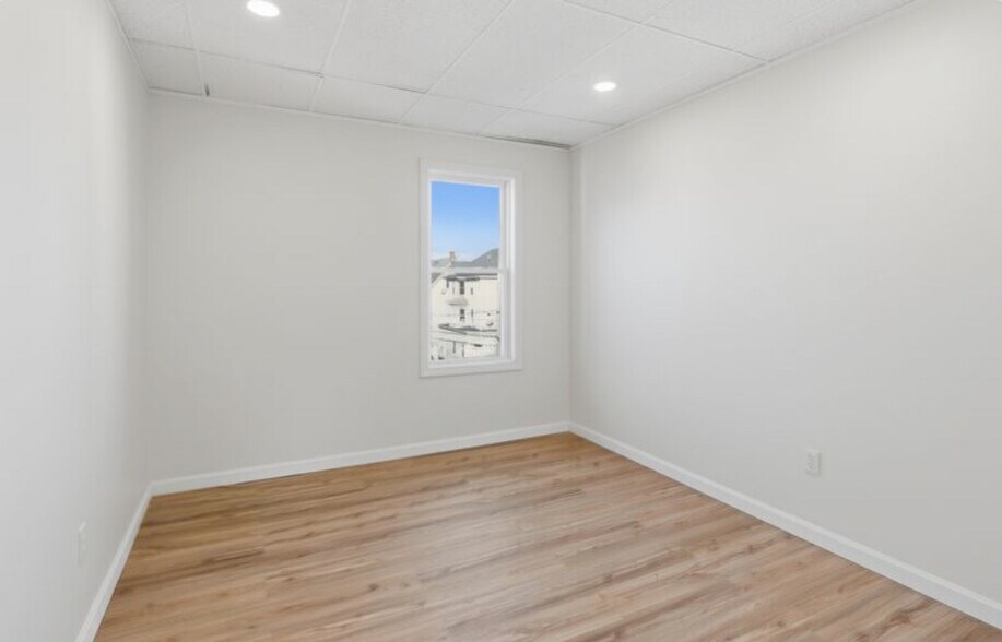 Building Photo - 32 Oregon St