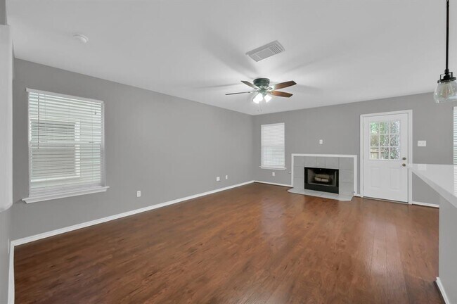 Building Photo - 27 S Villa Oaks Dr