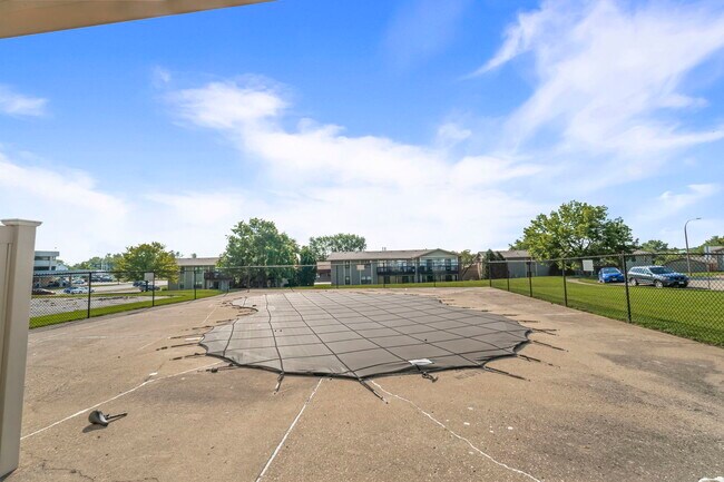 Primary Photo - 5880 Rembrandt Ct