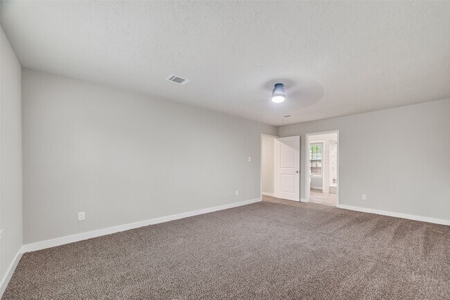 Building Photo - 2402 Oak Shores Dr