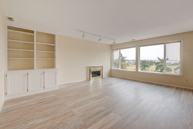 Building Photo - 2 Bed 2 Bath Apartment with a View