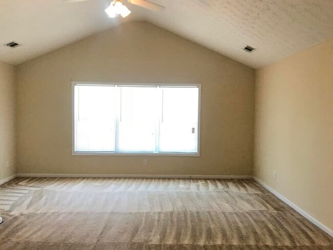 Building Photo - Spacious and Beautiful 3 Bedroom Home