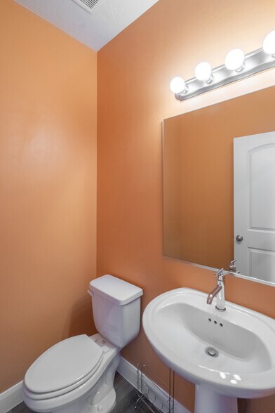 Building Photo - 3158 E Fuchsia Dr