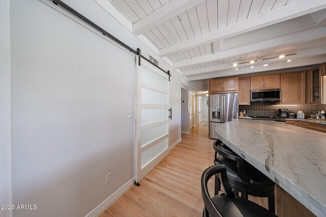 Building Photo - 601 E Forest Hills Dr