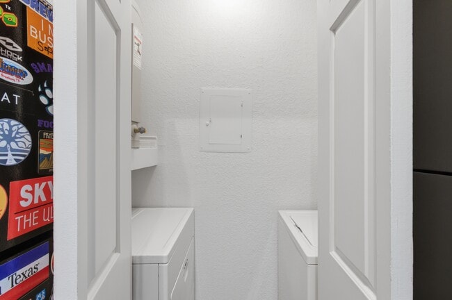 Building Photo - 3001 Cedar St