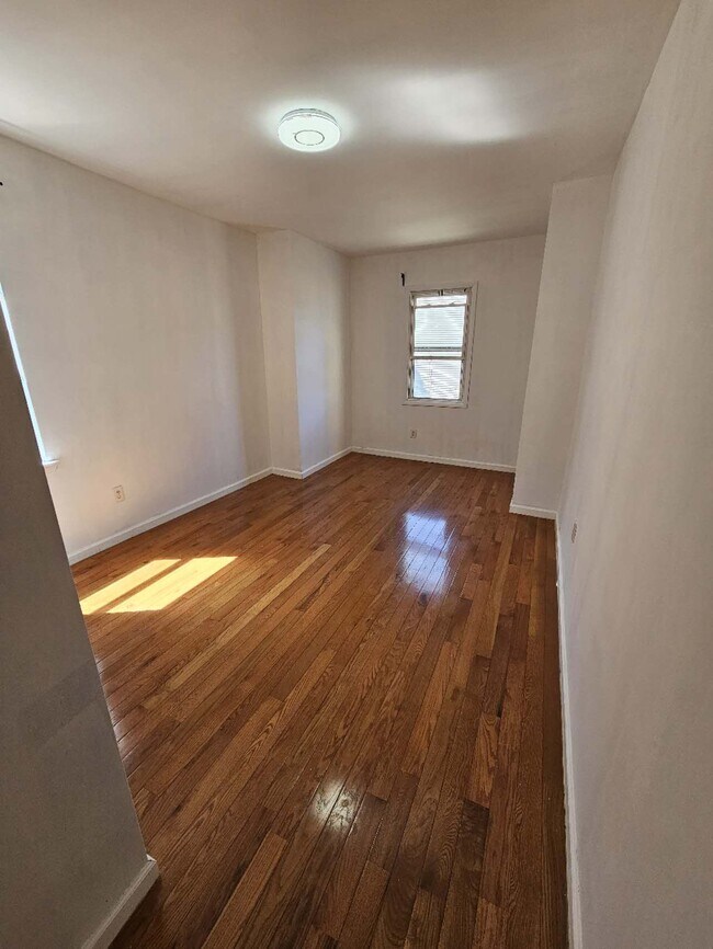 Building Photo - 1419 W Stiles St