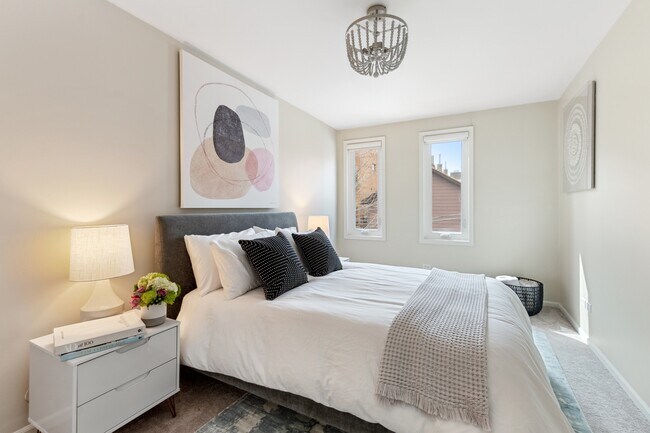 Building Photo - 1527 W Pearson St