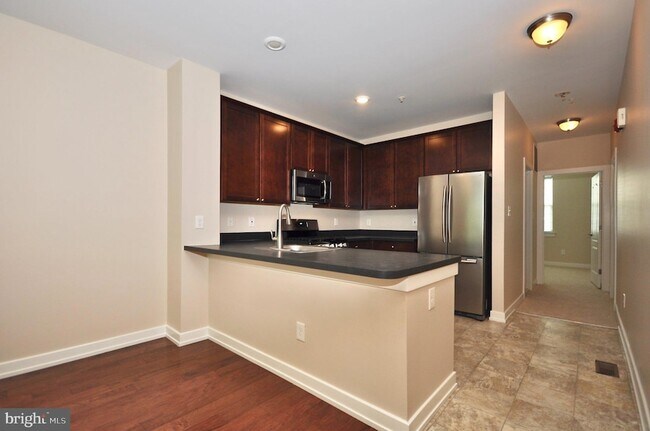 Building Photo - 137-A Equestrian Row Unit