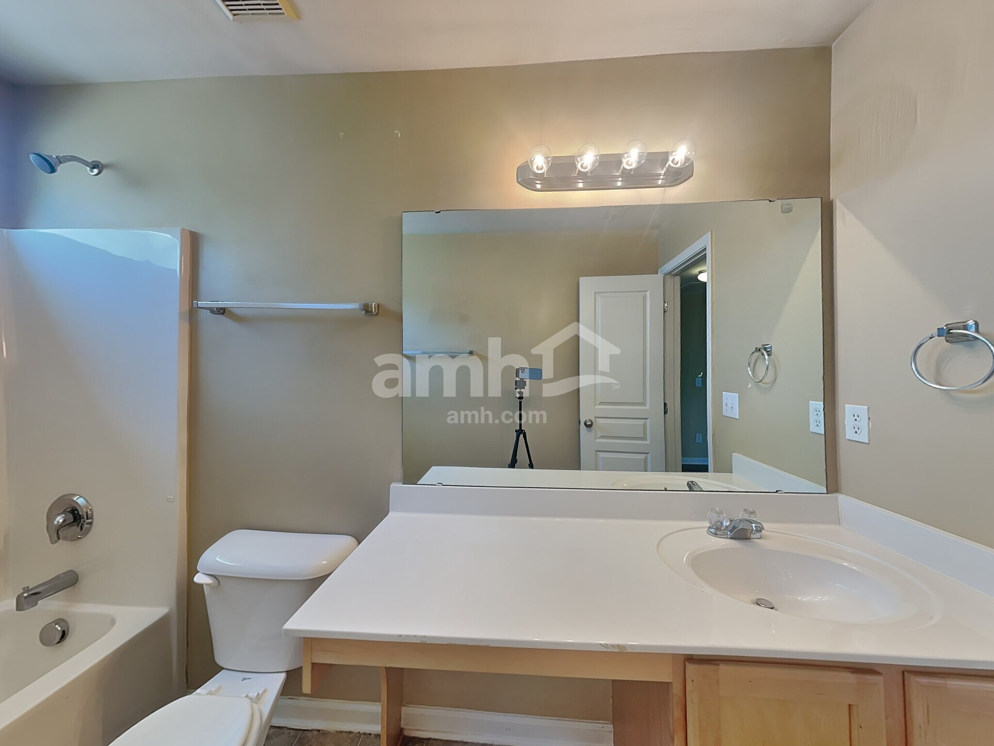 Building Photo - 409 Stobhill Ln