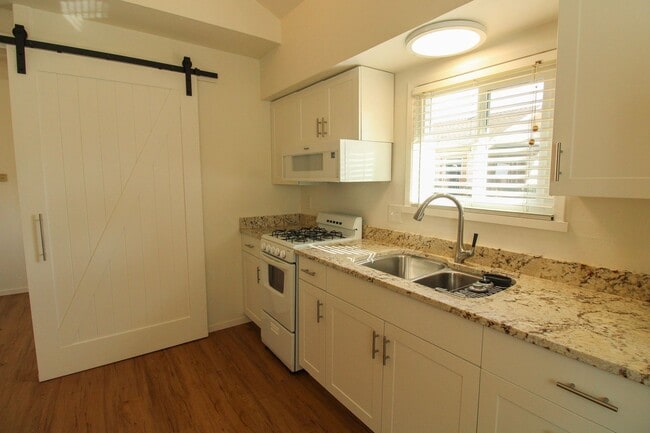 Building Photo - 2067-2071 Story St