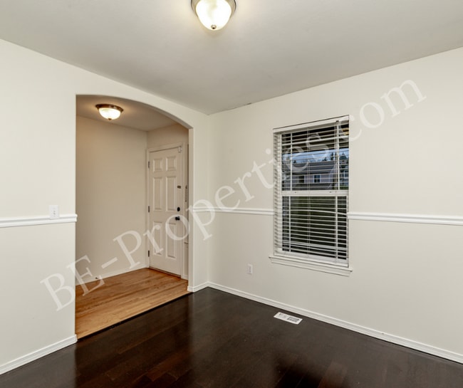 Building Photo - Puyallup Home