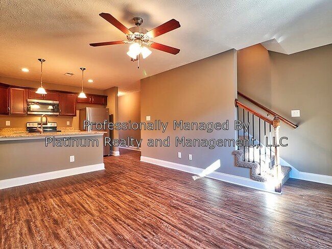 Building Photo - 325 Landrum Pl