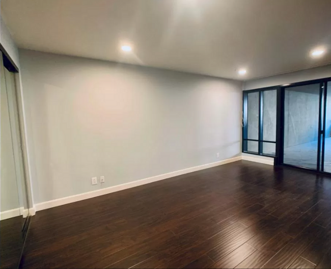 Building Photo - Luxury 3700 sqft 3bd/3ba Condo in the Harb...