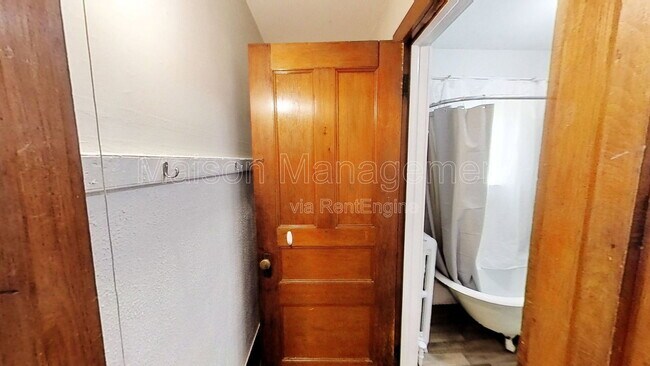 Building Photo - 583 Averill Ave