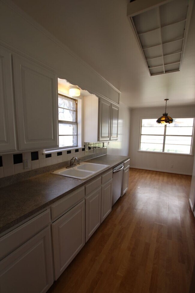 Building Photo - Coming Soon! 3/2/2 in Tyler!
