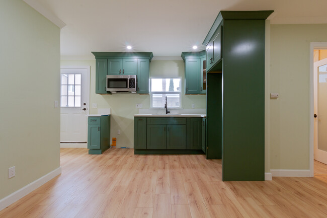 Kitchen - 12516 Waldorf Dr