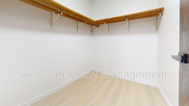 Building Photo - 207 E Arbor Ave