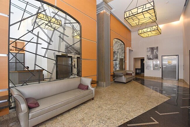 Building Photo - 705 Main St