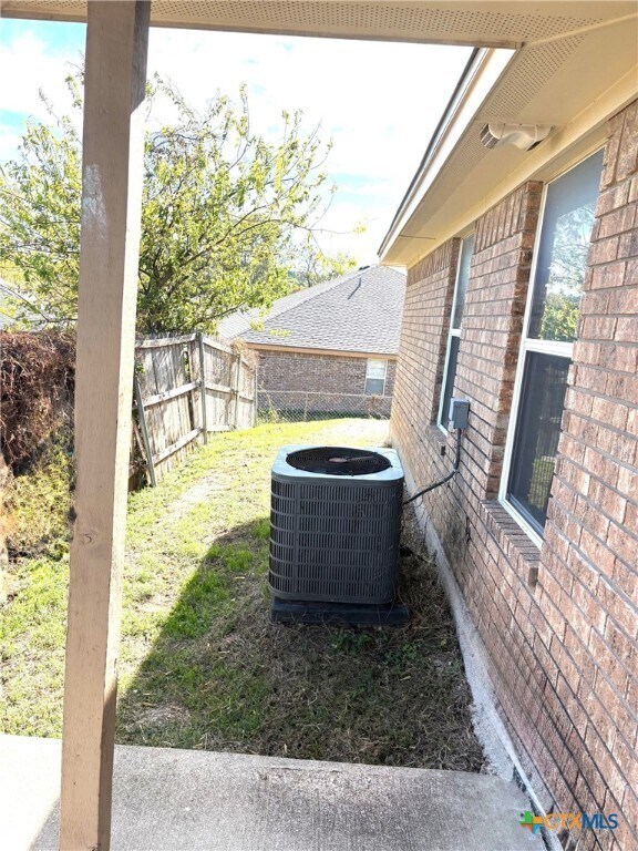 Building Photo - 210 Janelle Dr