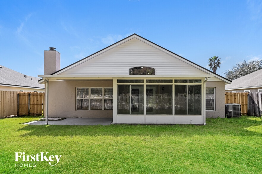 Building Photo - 13071 Chets Creek Dr N