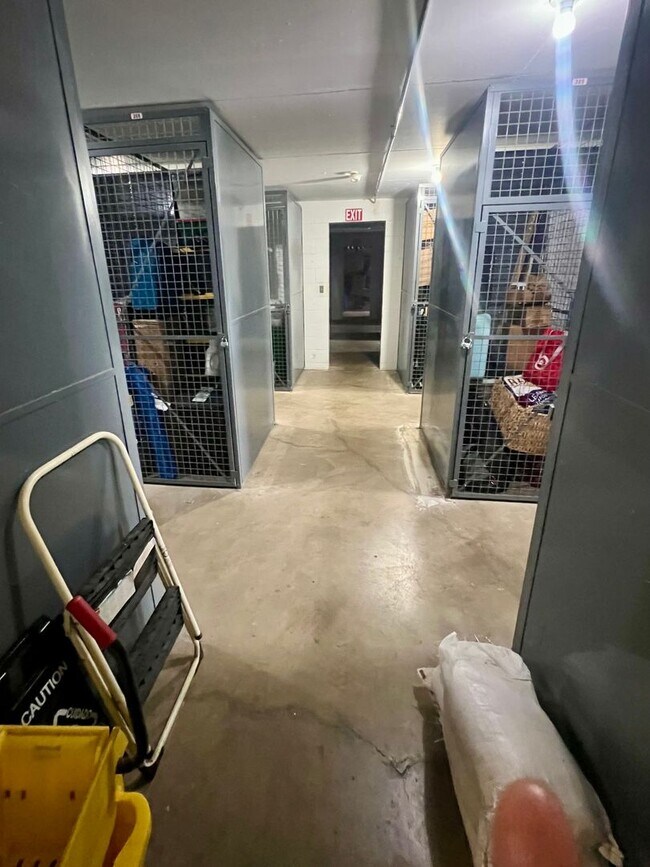 Building Photo - Charming & Breezy 1-Bedroom 1-Bath Hawaiiana Retreat