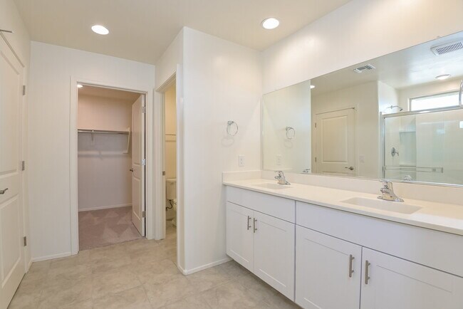 Building Photo - 11219 S Weismann Dr