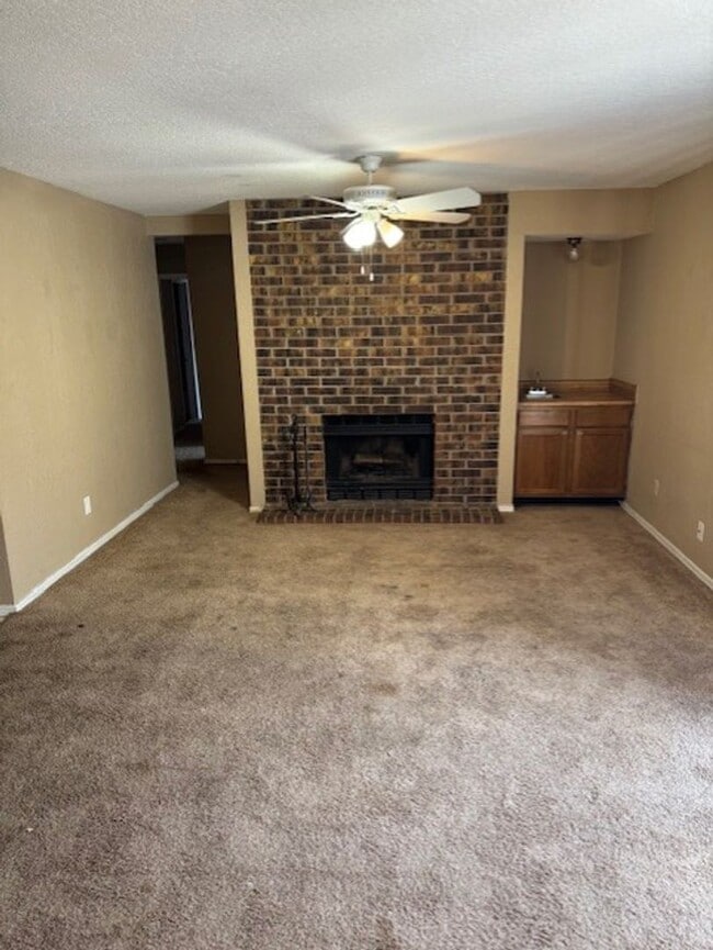 Building Photo - 1328-1330 Eastgate