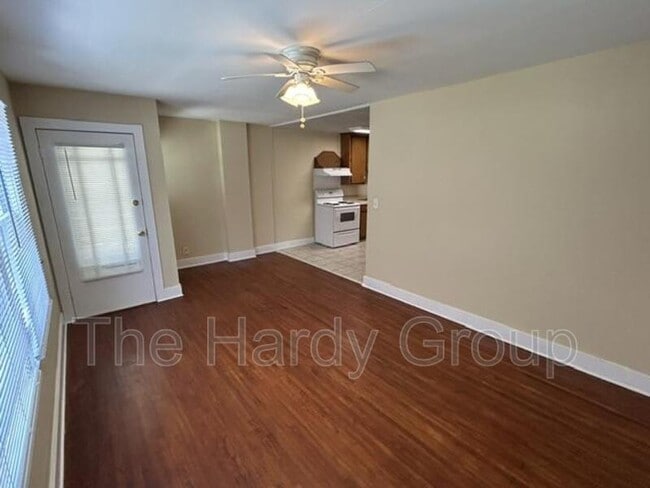 Building Photo - 413 3rd Ave NW