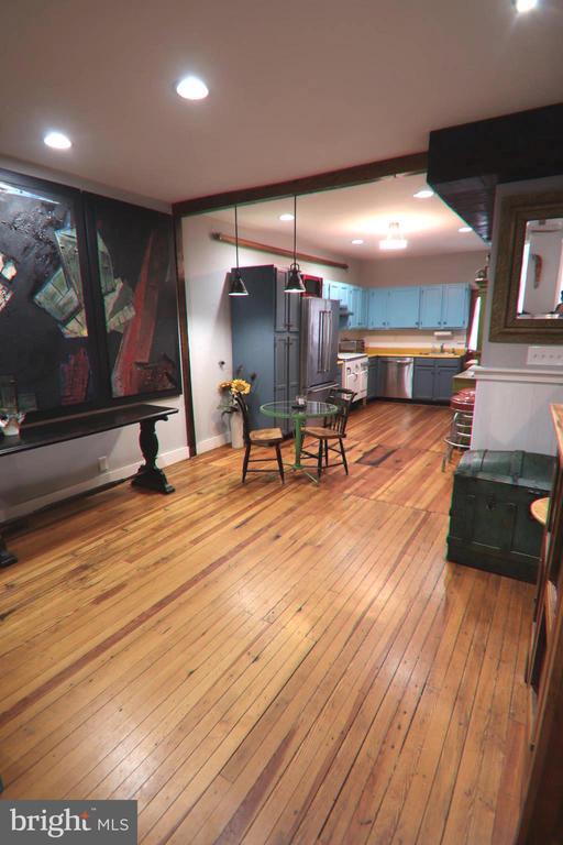 Building Photo - 1223 Haubert St