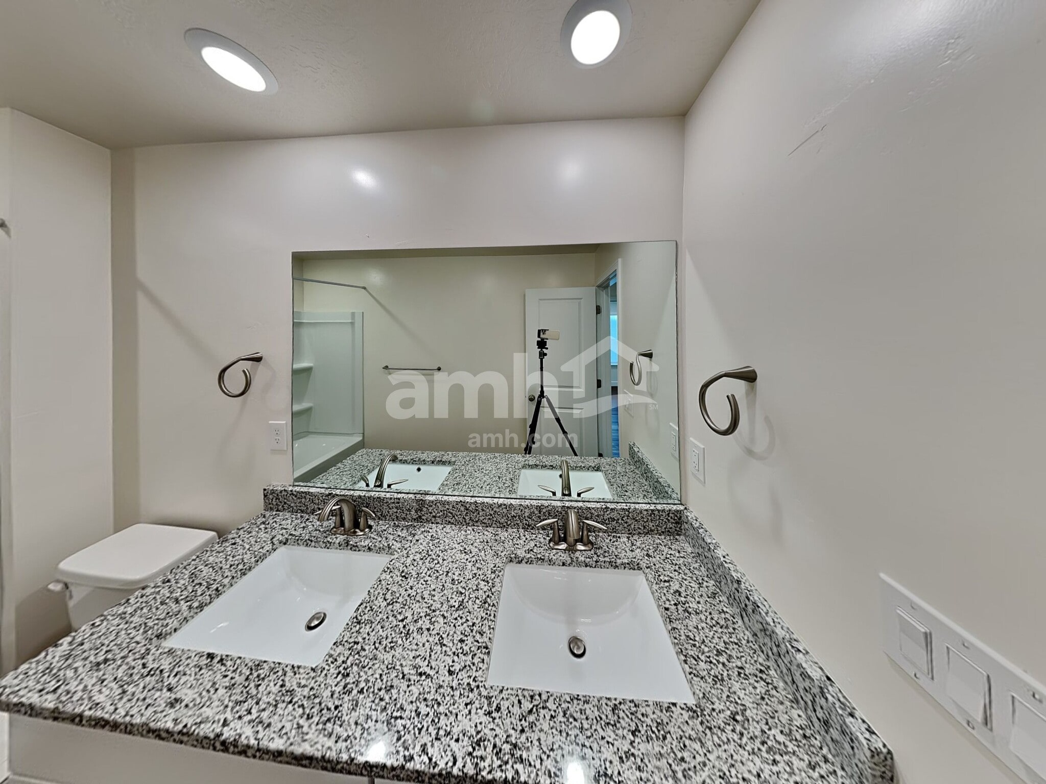 Building Photo - 2402 E Tumbleweed Rd