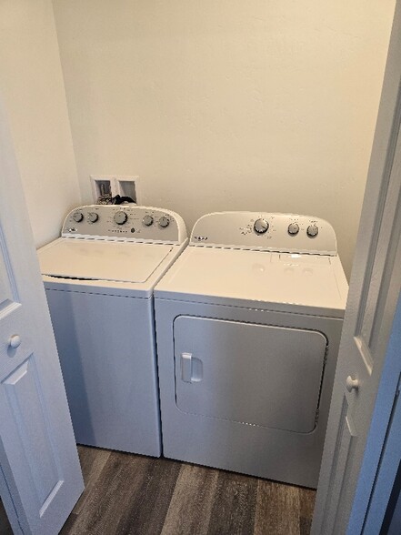 Building Photo - 2020 Mesa Ave