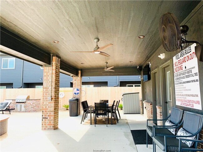 Building Photo - 1451 Associates Ave