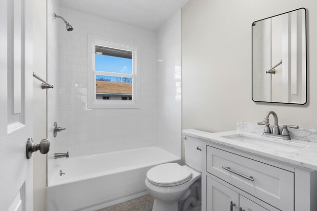 Building Photo - Westwood and Adams Duplex Apartments