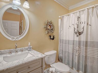 Building Photo - This exquisite condo boasts breathtaking o...