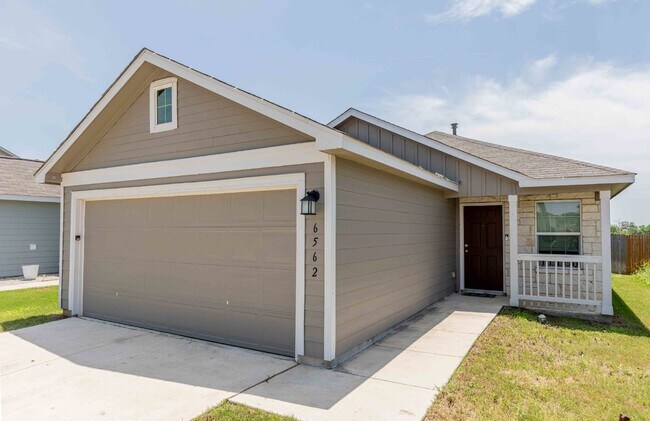 Building Photo - 6562 Runaway Row