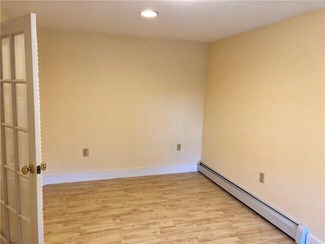 Building Photo - 16 Clearview Ave