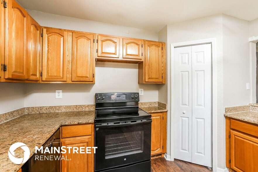 Building Photo - 1442 Lakecrest Dr