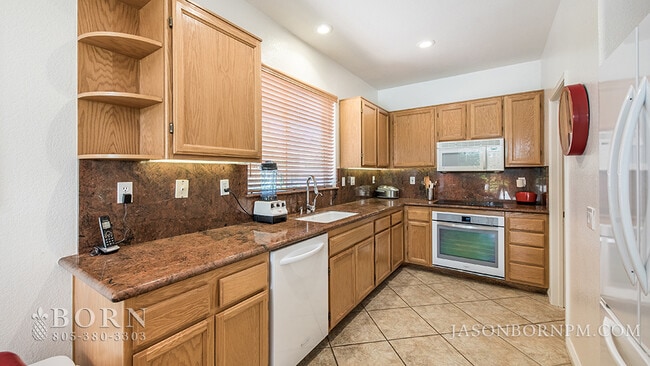 Building Photo - 5482 Avignon Ct