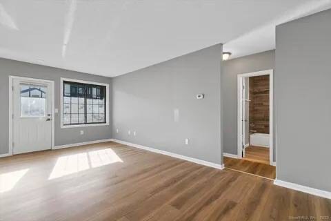 Building Photo - 365 Mather St