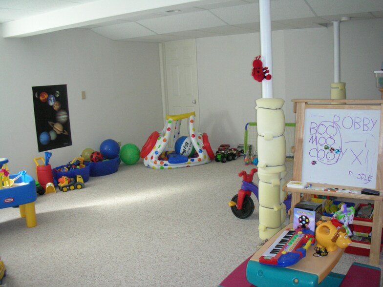 Building Photo - 4439 W Lawn Ave