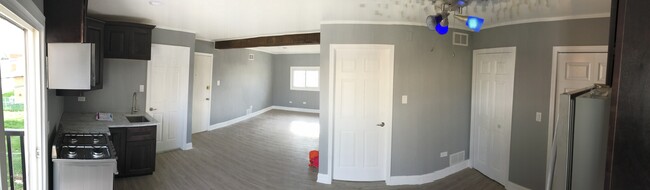 Building Photo - 9909 S Ridgeland Ave