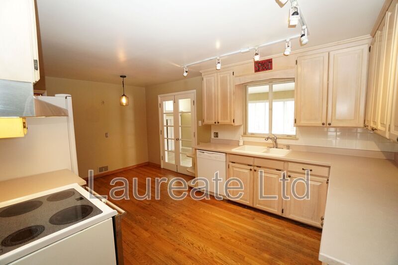 Building Photo - 1155 Eudora St