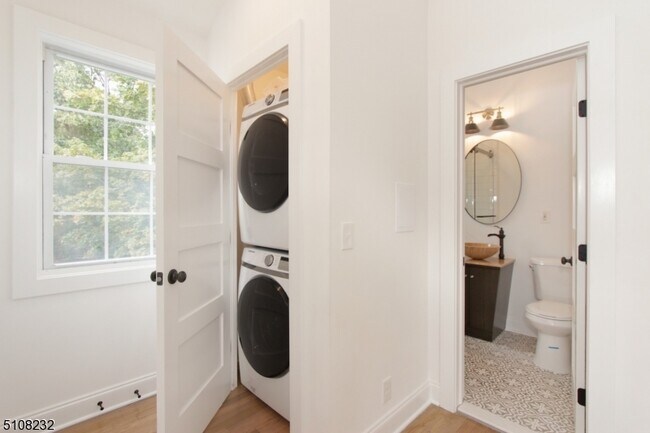 Building Photo - 380 Claremont Ave