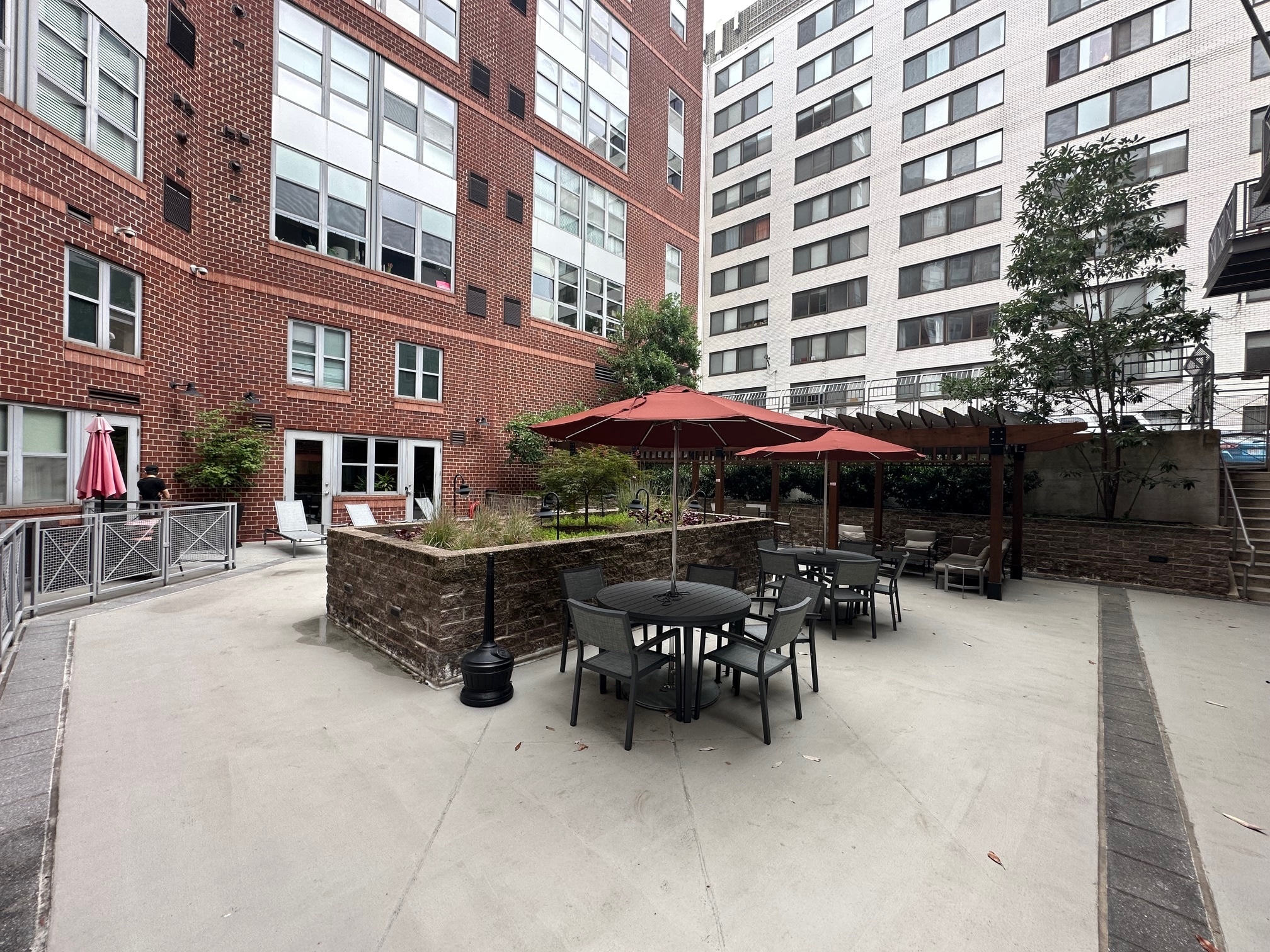 Building Photo - 1300 N St NW